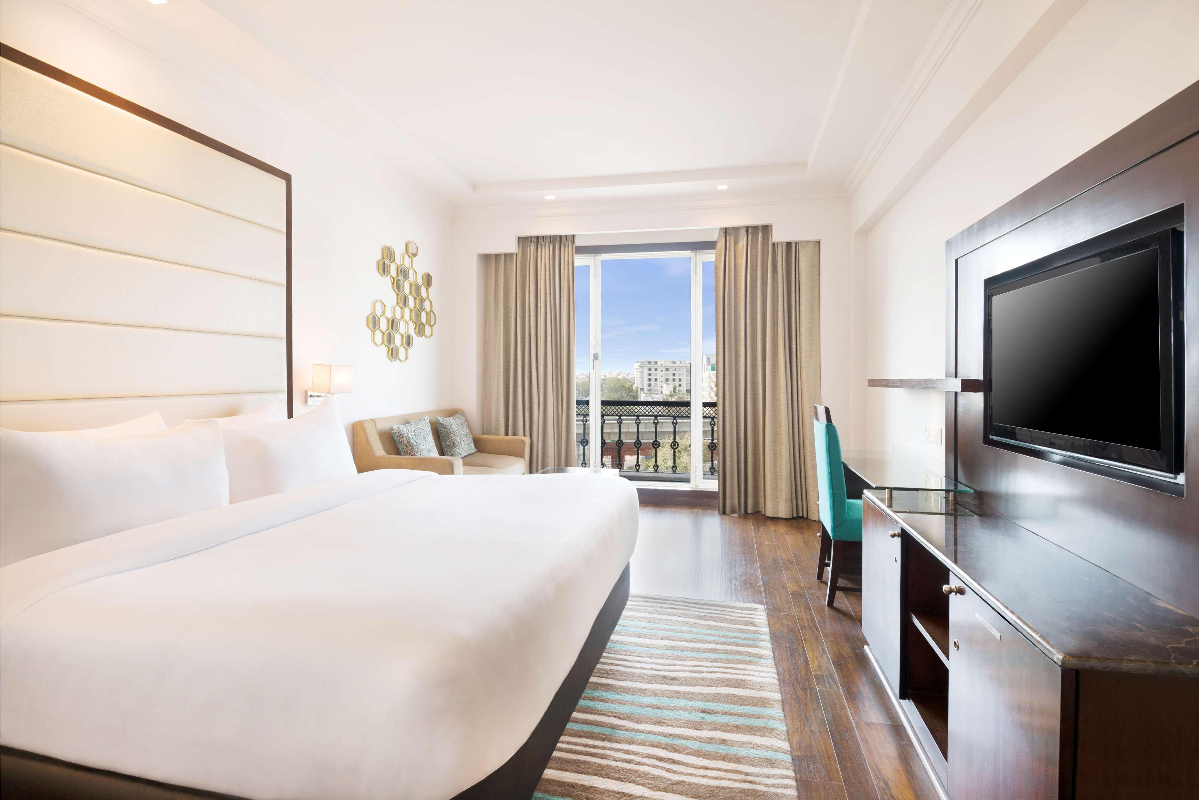 Radisson Jaipur City Center Exterior photo A room at the hotel