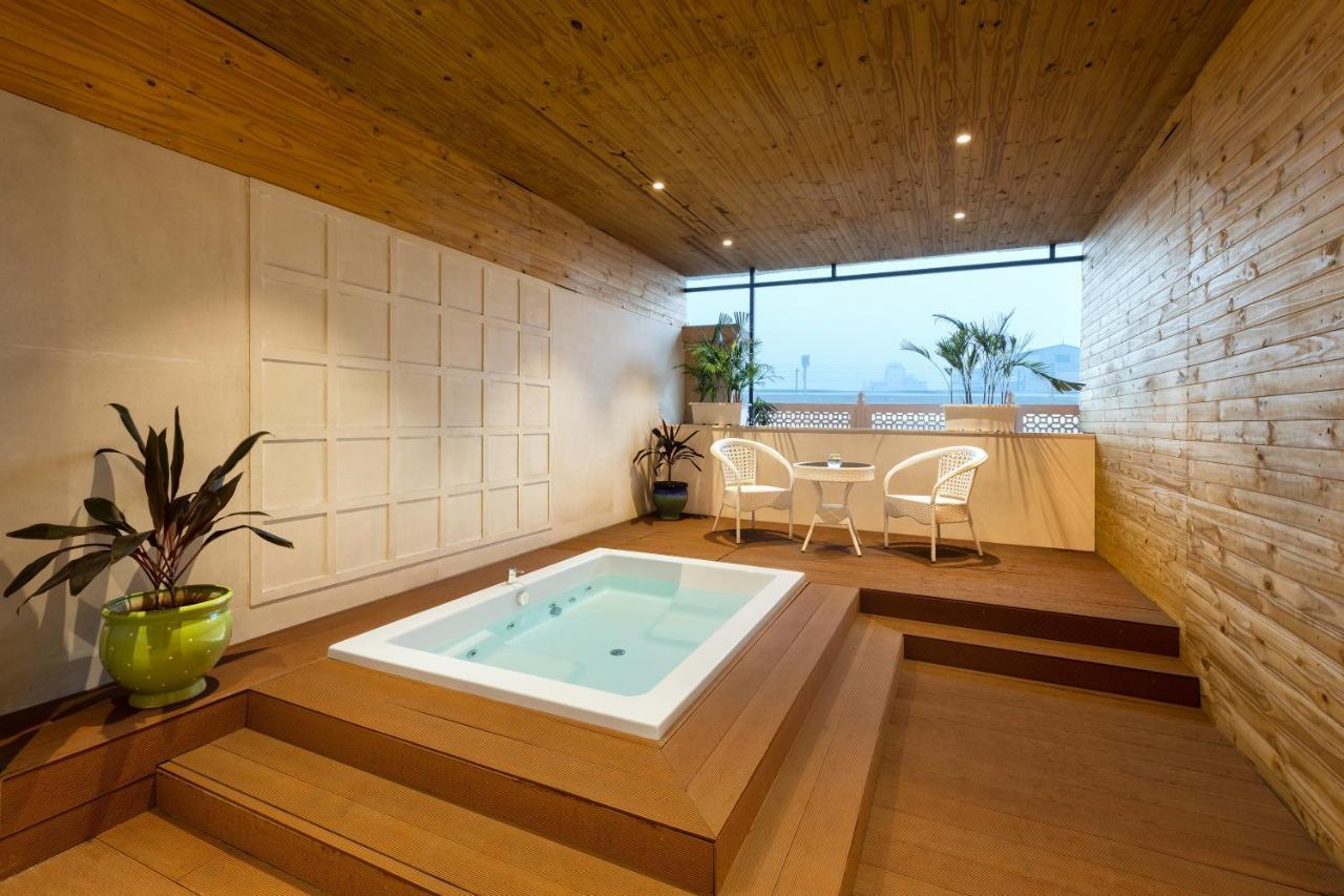 Radisson Jaipur City Center Exterior photo A private onsen in a hotel