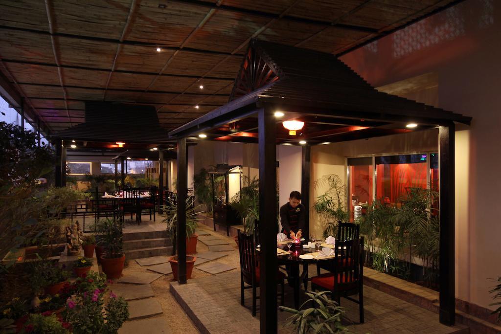 Radisson Jaipur City Center Exterior photo The interior of a restaurant in Islamabad, Pakistan