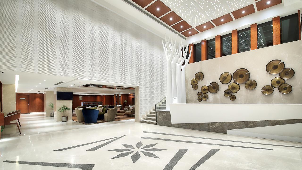 Radisson Jaipur City Center Exterior photo Lobby